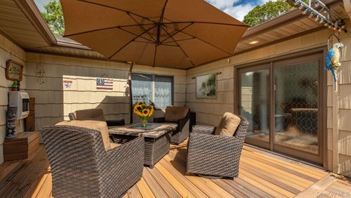 254 Meeting House Creek Rd, Riverhead, NY, 11901-5811 | Card Image