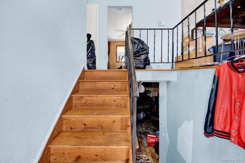 31 Allison Ave, Newburgh, NY, 12550-4224 | Card Image