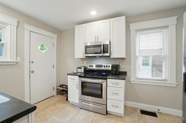 3933 Vine St, House other with 2 bedrooms, 2 bathrooms and null parking in Cincinnati OH | Image 13
