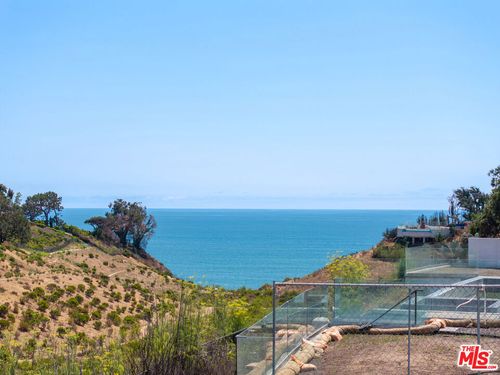 15209 De Pauw St, Pacific Palisades, CA, 90272-4336 | Card Image