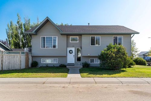 163 Strathaven Crescent, Strathmore, AB, T1P1N4 | Card Image