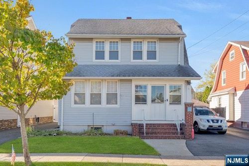 75 Scrivens St, Totowa, NJ, 07512-2622 | Card Image