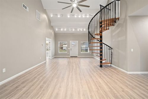 400 S Guadalupe, Granger, TX, 76530-5435 | Card Image