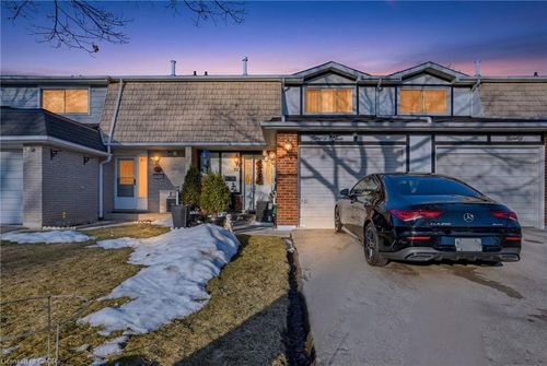 92 St Andrews Dr, Hamilton, ON, L8K6H4 | Card Image