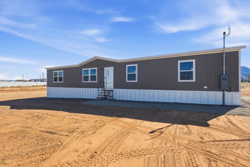 4 Meadowlake Ln, Los Lunas, NM, 87031-9448 | Card Image