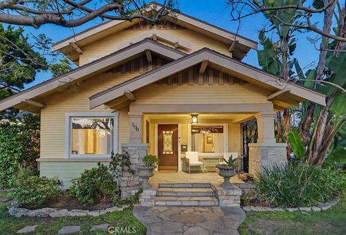 200 Termino Ave, Long Beach, CA, 90803-2832 | Card Image