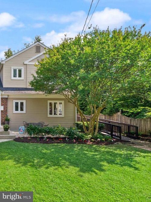 4614 Roxbury Dr, BETHESDA, MD, 20814-4040 | Card Image