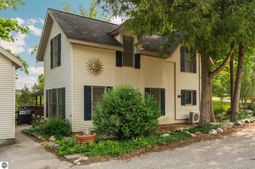 121 South St, Bellaire, MI, 49615-5125 | Card Image