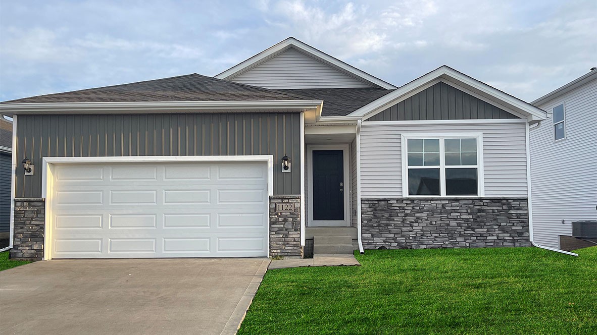 Quetzal Dr, Norwalk, IA 50211