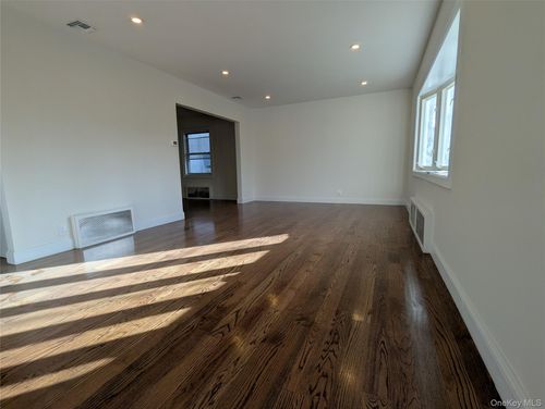 15751 12th Rd, Whitestone, NY, 11357-1946 | Card Image