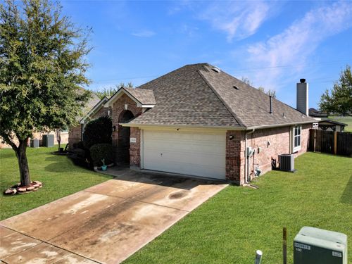 5228 Lake Grove Dr, Grand Prairie, TX, 75052-2710 | Card Image