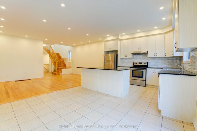 11 Sail Rd, House attached with 4 bedrooms, 3 bathrooms and 1 parking in Brampton ON | Image 9