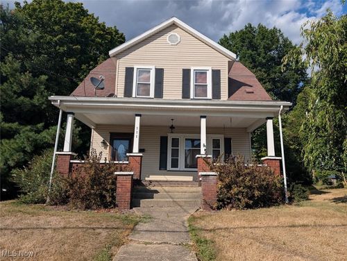 111 4th St Se, Carrollton, OH, 44615-1424 | Card Image