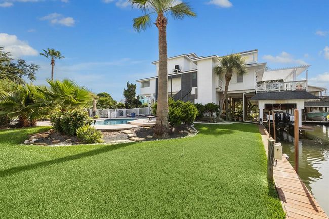 1330 Coral Way, House other with 4 bedrooms, 5 bathrooms and 3 parking in Tiki Island TX | Image 42