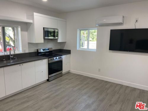 18912 Pasadero Dr, Tarzana, CA, 91356-5122 | Card Image
