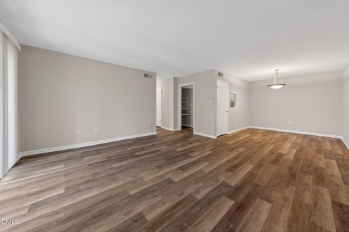 unit-303e-500 Umstead Dr, Chapel Hill, NC, 27516-1612 | Card Image