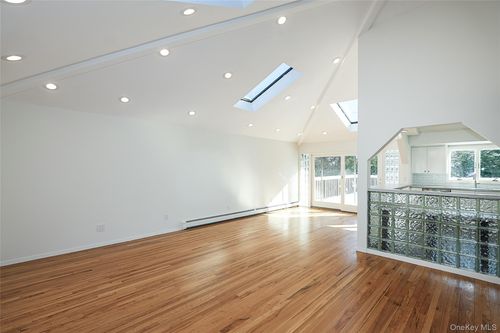 118 Birchwood Park Dr, Jericho, NY, 11753-2206 | Card Image