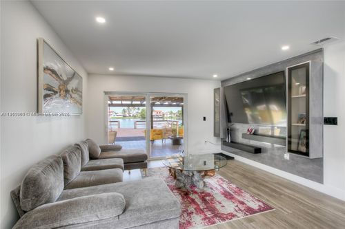 18515 Nw 55th Ave, Miami Gardens, FL, 33055-5346 | Card Image