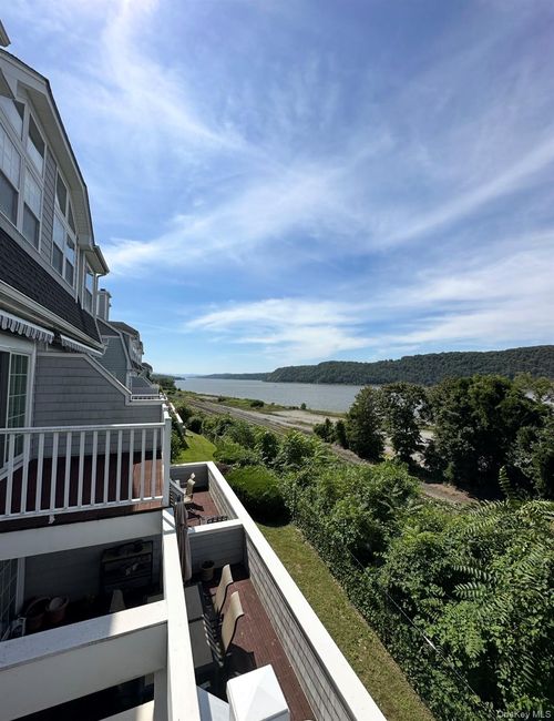 213 Riverview Dr, Poughkeepsie, NY, 12601-3937 | Card Image