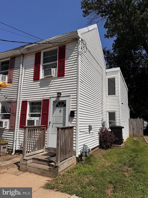 17 West St, BORDENTOWN, NJ, 08505-1749 | Card Image