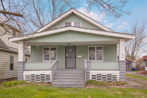 7915 Vineyard Ave, Cleveland, OH, 44105-6555 | Card Image