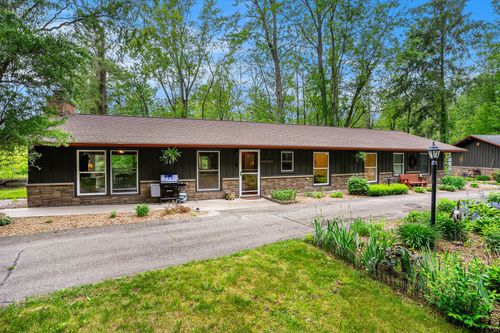 731 13 Mile Rd, Sparta, MI, 49345-9570 | Card Image