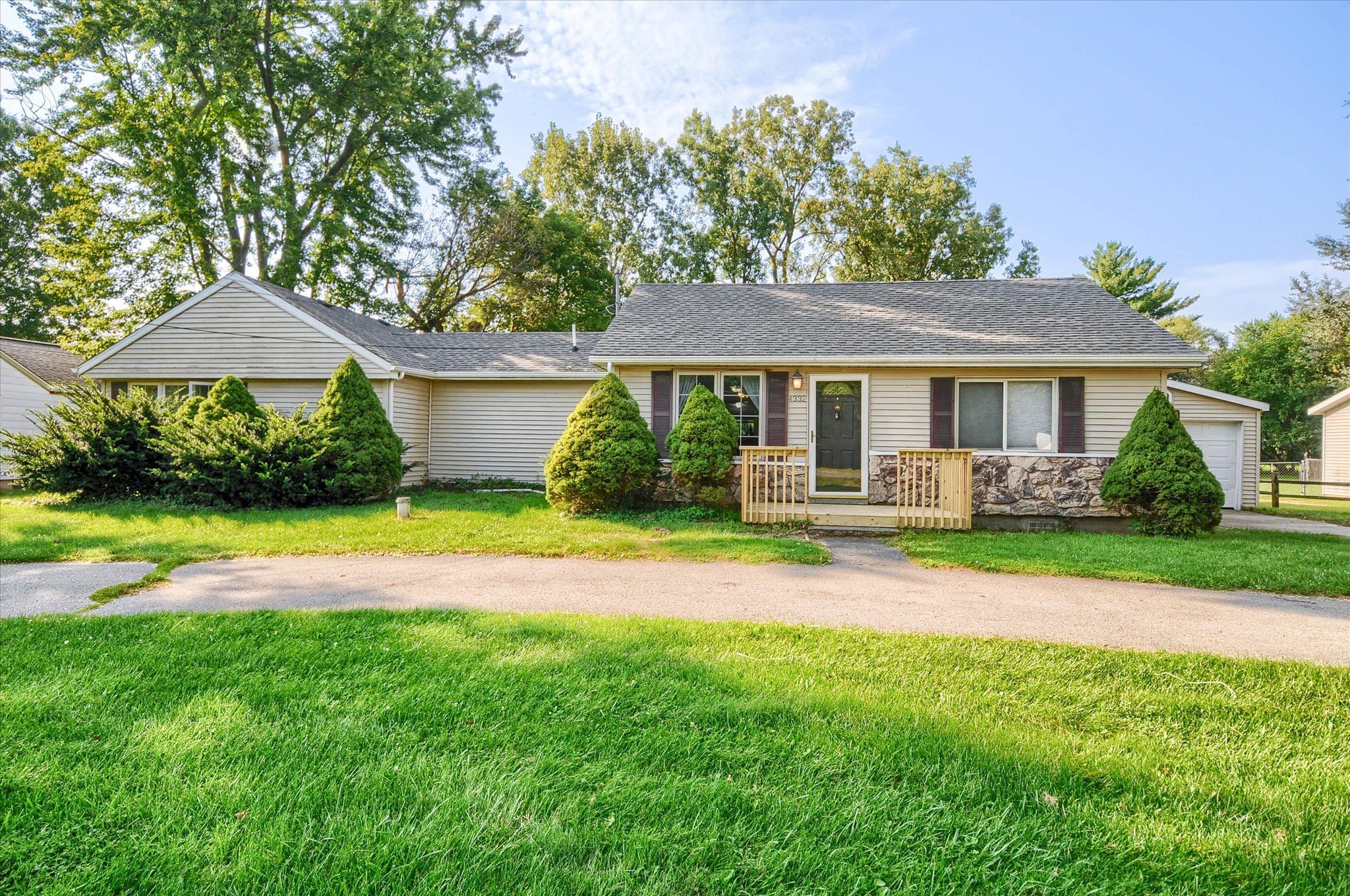 Lippincott Blvd, Burton, MI 48519