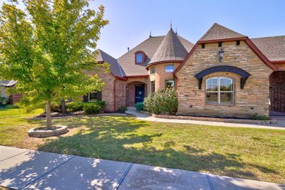 View of front facade with a front lawn | Image 3