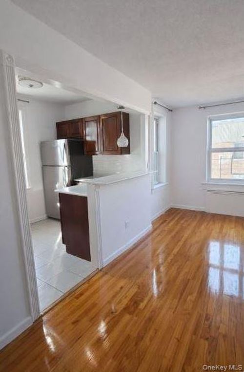 6d-33-16 82nd Street, New York, NY, 11372 | Card Image