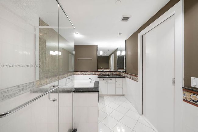 APT-1603 - 520 West Ave, Condo with 1 bedrooms, 2 bathrooms and null parking in Miami Beach FL | Image 19