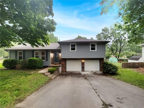 131 Brookridge St, Lansing, KS, 66043-1407 | Card Image