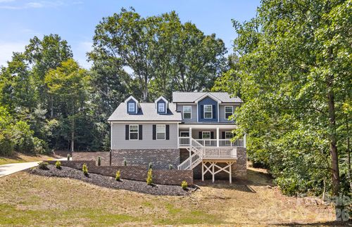 2595 Henry Falls Dr, Hickory, NC, 28602-9482 | Card Image