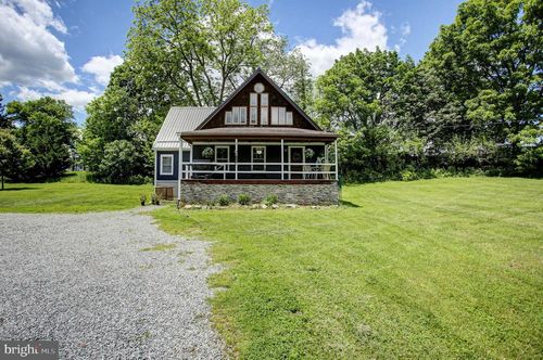 10 W Fairview Ave, MERCERSBURG, PA, 17236-1004 | Card Image