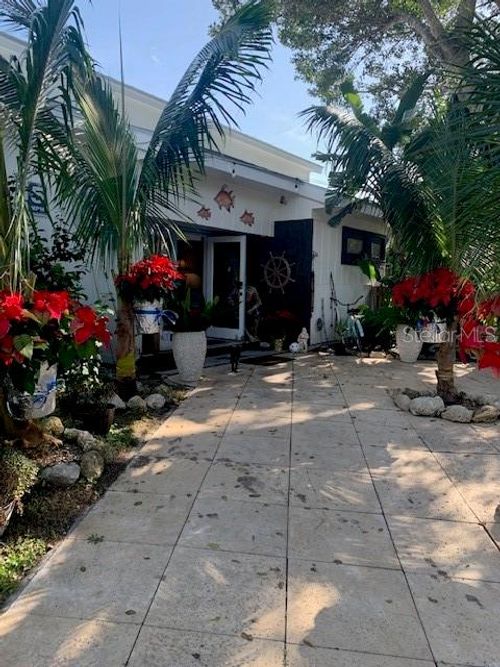 300 Garden Ln, SARASOTA, FL, 34242-1063 | Card Image