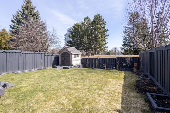 80 Longbourne Cres, House attached with 3 bedrooms, 2 bathrooms and 4 parking in Brampton ON | Image 27