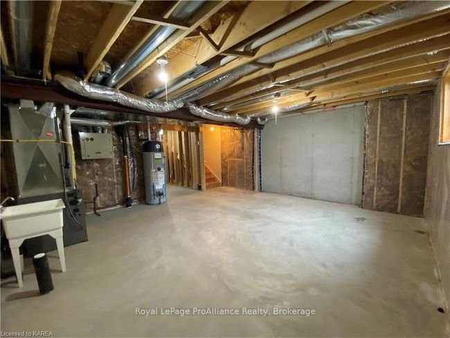 201 Pratt Dr, House attached with 3 bedrooms, 2 bathrooms and 3 parking in Amherstview ON | Image 40