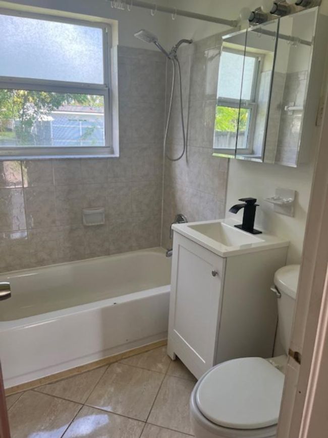 6532 Sw 26 Th St, House other with 2 bedrooms, 1 bathrooms and null parking in Miramar FL | Image 9