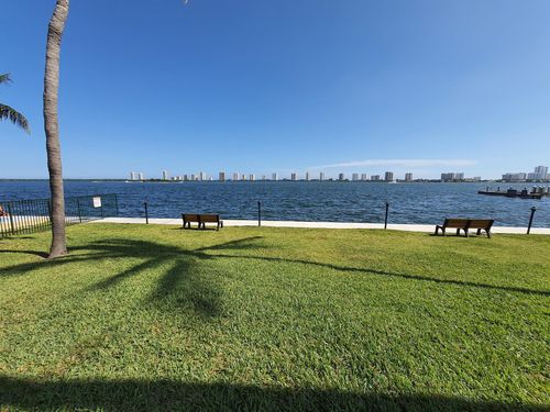 205-1050 Lake Shore 205 Drive, Lake Park, FL, 33403 | Card Image