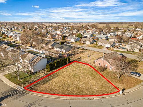 6122 Prairie Stream Way, Columbus, IN, 47203-9047 | Card Image