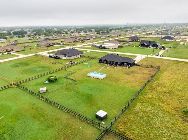 Aerial perspective of suburban area | Image 27