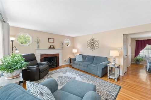 1 Woodhaven Dr, Cumberland, RI, 02864-3223 | Card Image