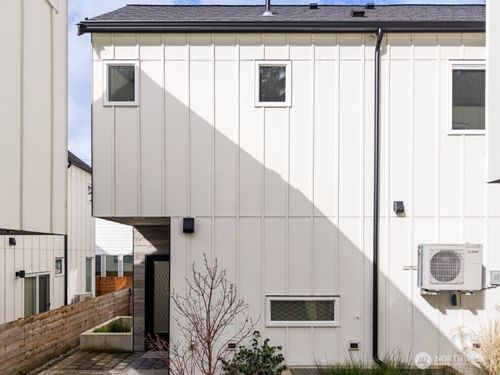 b-10350 Wallingford Ave N, Seattle, WA, 98133-9440 | Card Image