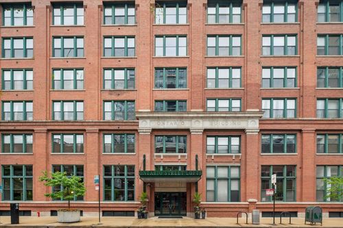 apt-411-411 W Ontario St, Chicago, IL, 60654-6746 | Card Image