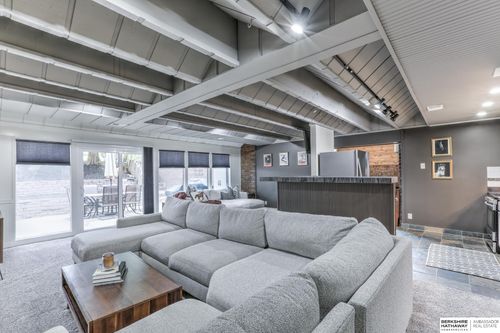 15-101 N 69th St, Omaha, NE, 68132-2757 | Card Image