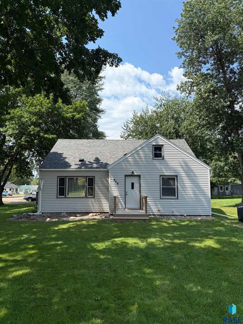 409 Boxelder St, Valley Springs, SD, 57068-7710 | Card Image