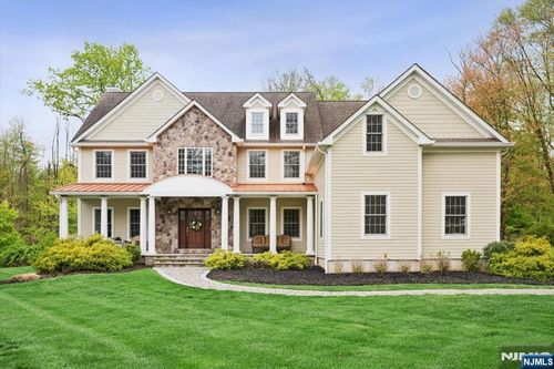 8 Forest Dr, Mendham, NJ, 07945-1615 | Card Image