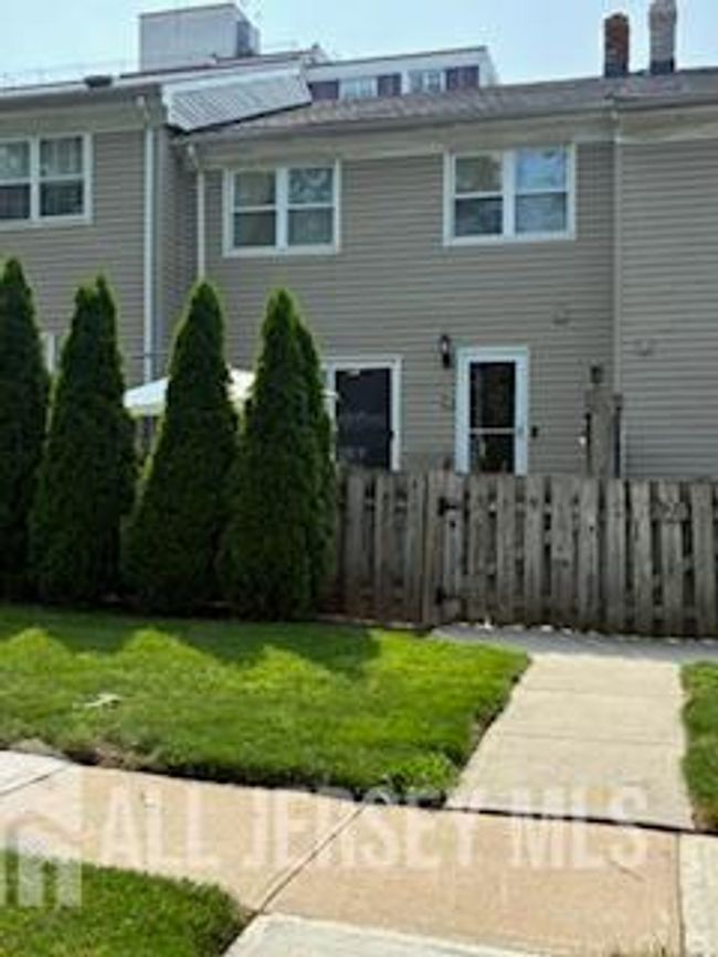 318 High St, Townhouse with 3 bedrooms, 2 bathrooms and null parking in Perth Amboy NJ | Image 34