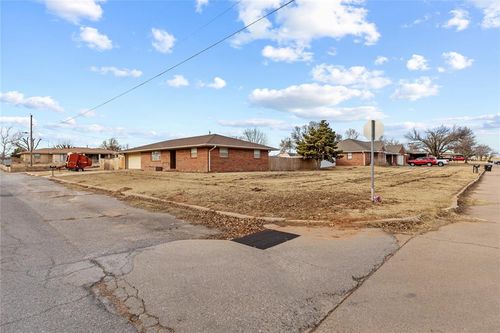 133 E 7th St, Hydro, OK, 73048-8408 | Card Image