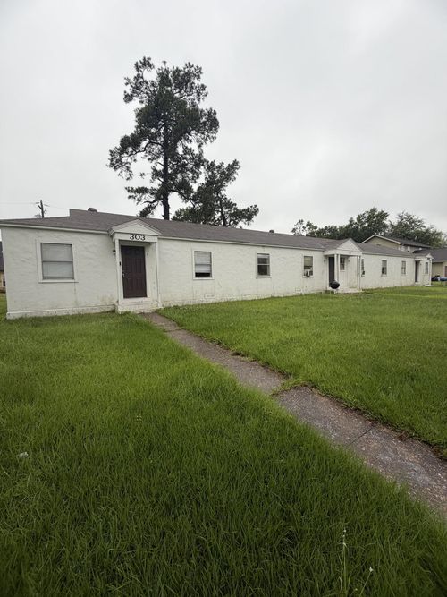 303 W Dewey, Orange, TX, 77630 | Card Image