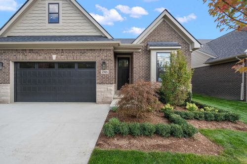 5884 Willow Grove Drive, Troy, MI, 48085 | Card Image